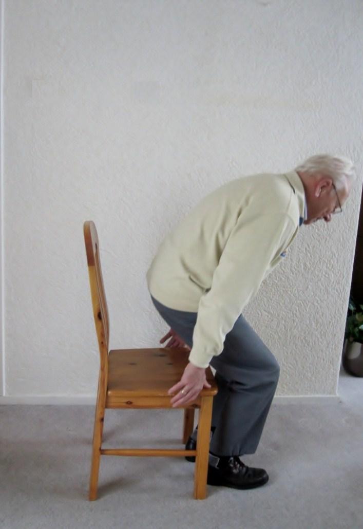 stoelleuning vast Ga rustig zitten (niet laten vallen op stoel) Tip
