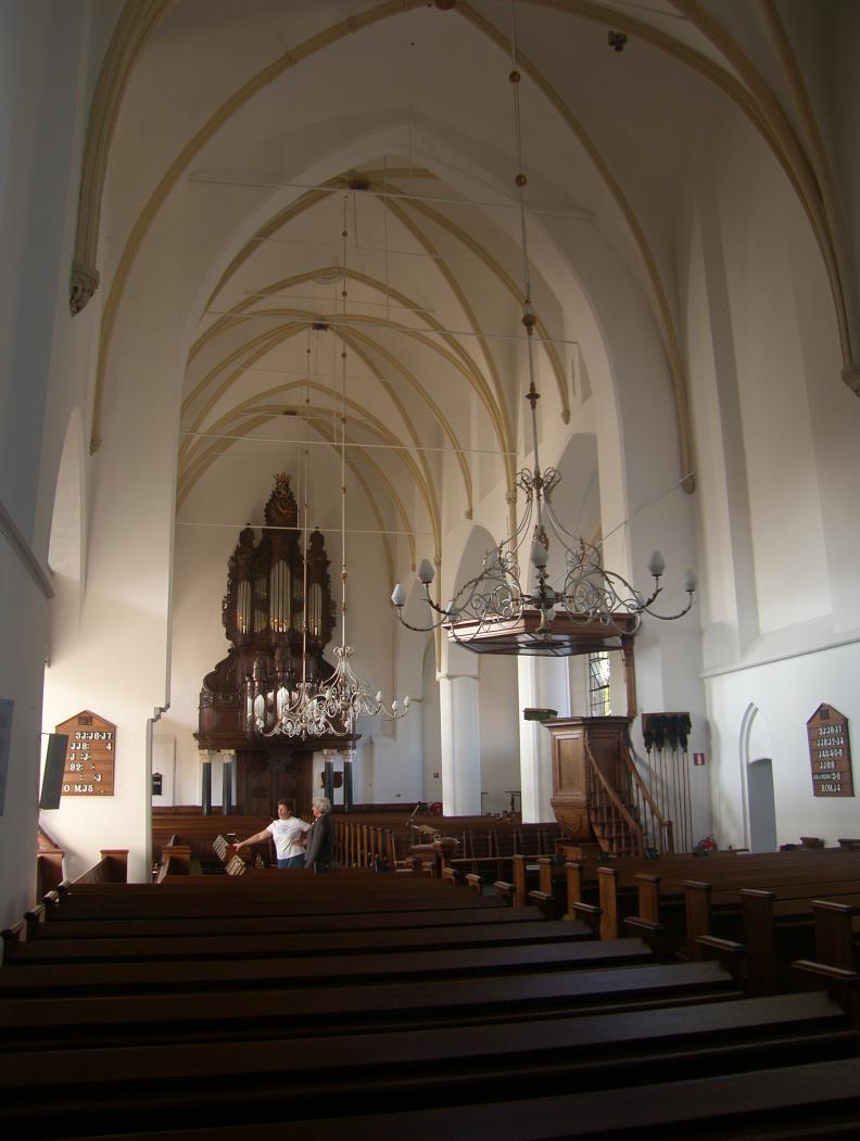 JAARVERSLAG 2015 INLEIDING: Gewoontegetrouw stellen wij elk jaar een verslag samen van de door onze Stichting Behoud Kerkelijke Gebouwen in Gelderland (SBKG) verrichtte werkzaamheden.