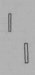 24 Knoopsgaten Knoopsgat met rechte steken Knoopsgaten met rechte steken dienen als basis voor knoopsgaten in zachte, los geweven stoffen die snel rafelen. De knoopsgaten worden a.h.w. eerst voorgestikt.