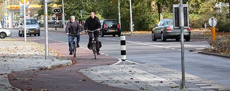 achter elkaar gaan rijden.