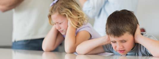 Wanneer de ouders ernstige conflicten hebben en het kind wordt ingezet in de onderlinge strijd tussen de ouders, spreekt men van een vechtscheiding.