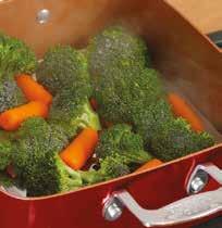 STOOMKOKEN IN DE LIVINGTON COPPERLINE VIERKANTE PAN Stoomkoken is ideaal voor het bereiden van groenten, omdat kleur en voedingsstoffen bewaard blijven.