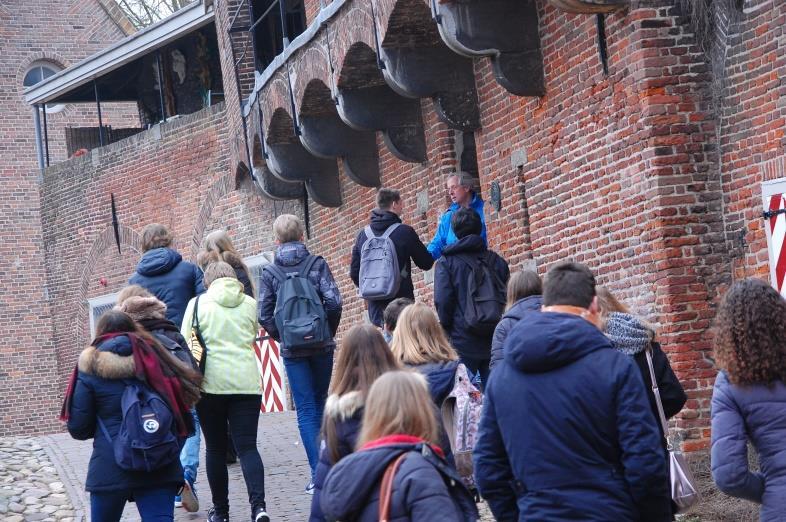 Internationalisering - Uitwisseling De leerling uit het buitenland verblijft een week in een Nederlands gezin en de Nederlandse leerling gaat een week naar dat gezin in het buitenland.