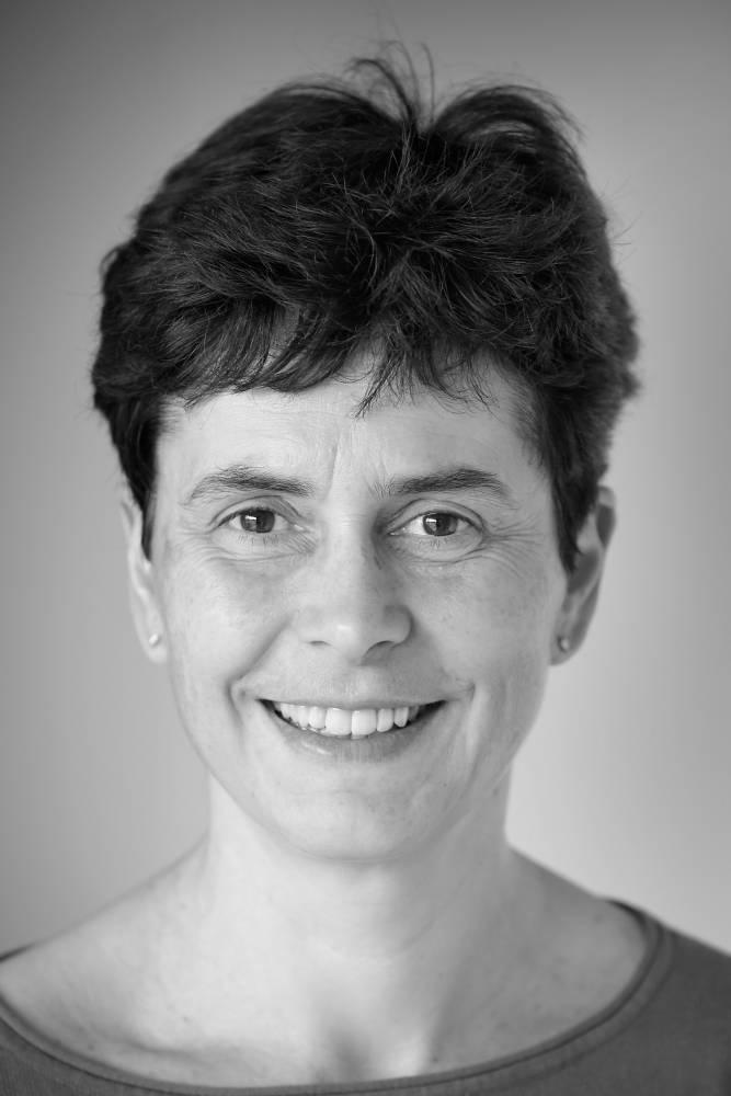 Biografie Ingrid Verbauwhede Ingrid Verbauwhede is hoogleraar aan de KU Leuven (België) en lid van de imec - KU Leuven - COSIC onderzoekseenheid, waar zij de groep embedded systems en hardware leidt.
