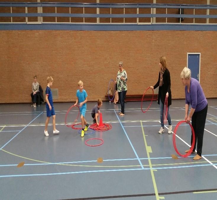 De bijeenkmst wrdt gerganiseerd dr de cmbinatiefunctinaris van de gemeente Maasguw, in samenwerking met Henk Claessen, advies & training en Jeugdwerk Limburg.