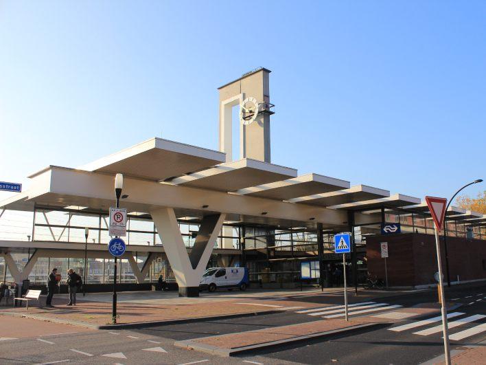 Door de recente aanleg van vijvers langs de Aalderinkssingel en de Thorbeckelaan, wordt het waterpeil op een natuurlijke wijze