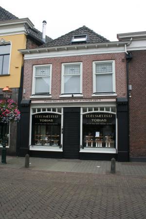 J. Krijnen : 12-09-2016 Datum aanwijzing : 18-04-2017 Situering Pand gelegen aan de Kerkstraat centraal in de historische binnenstad van Doesburg, in het deel