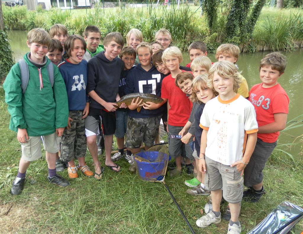 VISKAMP WINDSURFKAMPEN in samenwerking met visclub De Gaverkasteelvissers Deerlijk code data leeftijd kostprijs VIS1 1-4 juli (4dagen) 2005-1997 70 euro Opvang door speelpleinwerking Kerekewere!