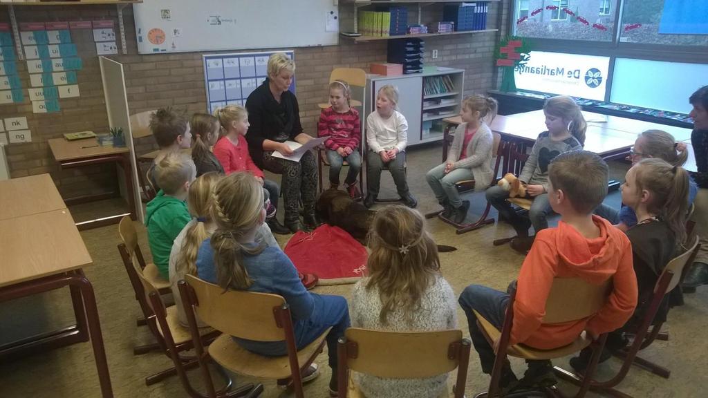 Voorleeshond Gisteren heeft Mathilde Blekkenhorst met hond Layca een bezoek gebracht aan groep 3/4/5. Layca is een zogenaamde voorleeshond.