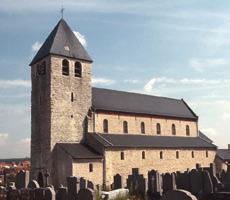 Brabant. Haar toren werd verhoogd in de eerste helft van de 13de eeuw en ook later onderging de kerk nog wat verbouwingen.