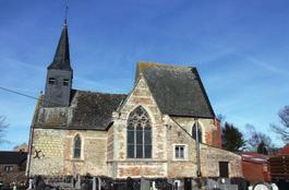 Boven het boogveld van de toegangsdeur van het schip vermeldt een gedenksteen het jaartal 1559.