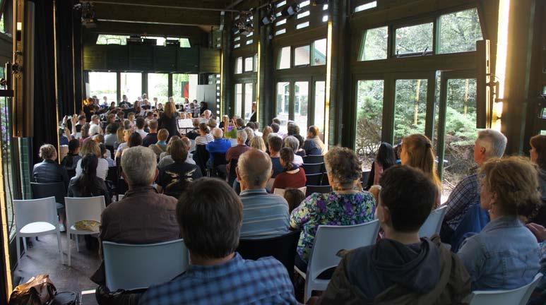 Rol Herman van Veen en Edith Leerkes In het Herman van Veen Arts Center, gelegen op Landgoed de Paltz, begeleiden