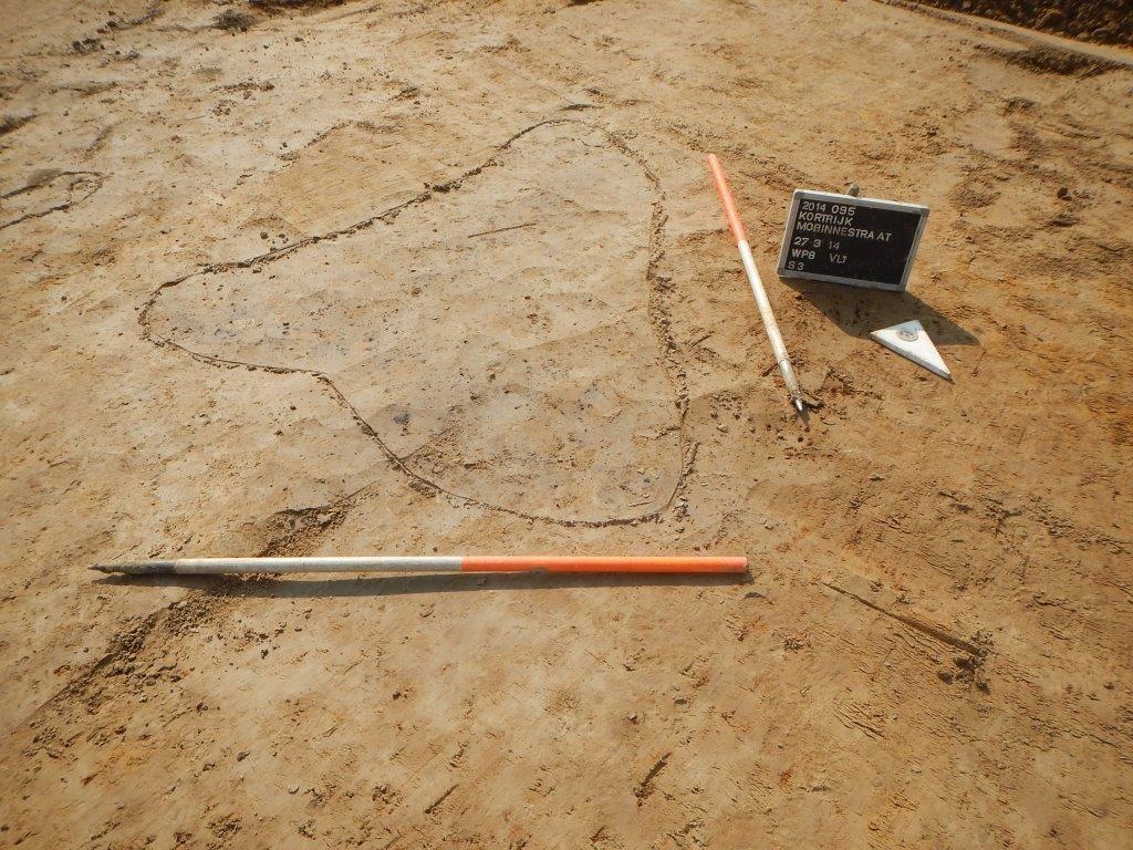 Romeinse tijd.8 De twee andere randfragmenten lijken afkomstig van een schaal (type 3 of 7), te dateren van de late bronstijd tot de Romeinse Fig. 59: WP8S3 tijd.