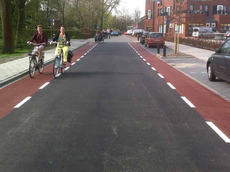 Fietsstroken de maat genomen Vrijliggende fietspaden bieden fietsers de meeste veiligheid en comfort. Maar vaak ontbreekt daarvoor de benodigde ruimte. Fietsstroken zijn dan een next best oplossing.