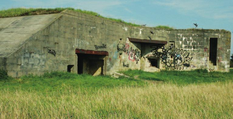 opgenomen tal van bunkers, die het havengebied, het vliegveld en West-Souburg