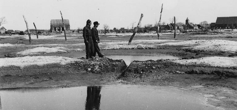 De gevolgen van de inundatie in 1944, bedoeld om de