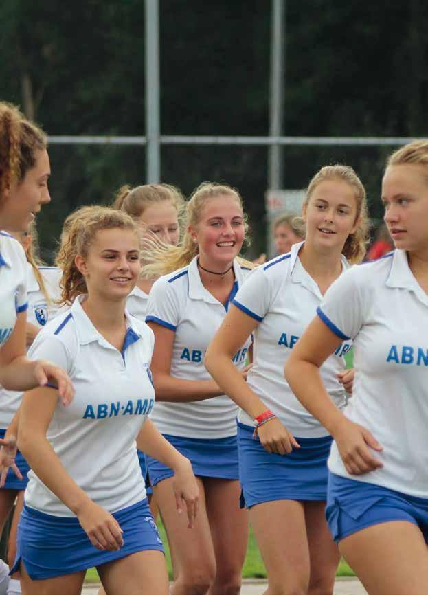 INHOUD MB1 neemt de handschoen op ME1: Toppers in de dop C-feest 11 maart 2017 D2 moe maar voldaan terug uit Lissabon Met korting als VIP van ABN AMRO naar de EHL Bitjes happen op 11 maart a.s. Hockeykamp 2017 op Leonidas Partner van de Toekomst bij RHV Leonidas.