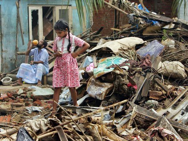 TSUNAMI SRI LANKA 2004 Sri Lanka is op Sumatra na het zwaarst getroffen door de tsunami.