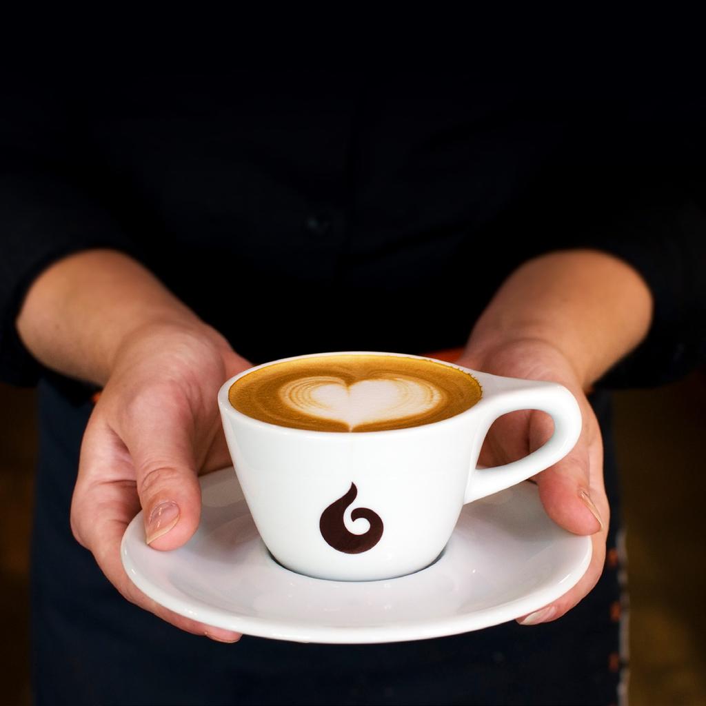 Koffie is het hart van ons bedrijf. In elke kop koffie is terug te vinden hoe we in het leven staan, hoe we met elkaar omgaan en hoe we ondernemen.