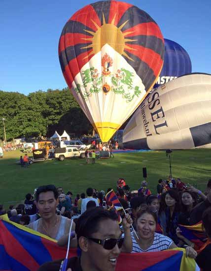 De gerenommeerde ballon Tashi Gyaltsen, effectief de grootste Tibetaanse vlag ter wereld, bezocht voor het eerst Nederland.