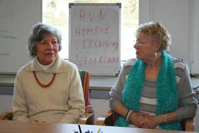 beeldspraak OP BEZOEK met WIM en JAN Wim de Bruin en Jan Koot zijn op bezoek geweest bij het afasiecentrum in Den Haag. Wim en Jan zijn bestuurslid van de AVN en hebben allebei zelf afasie.