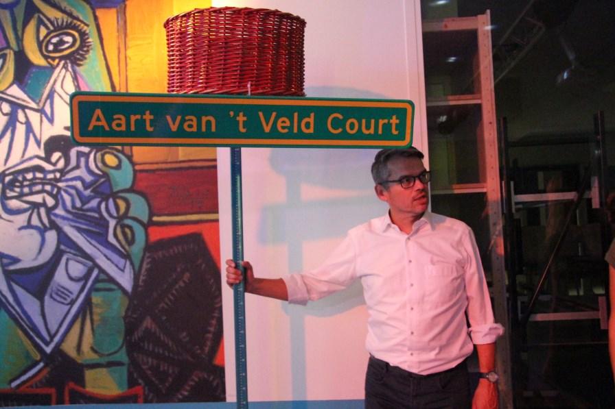 Op Magister kunt u de laatste versie van het rooster zien. Afscheid Aart van t Veld Gisteren was dé dag voor directeur Aart van t Veld. Hij nam afscheid van zijn school.