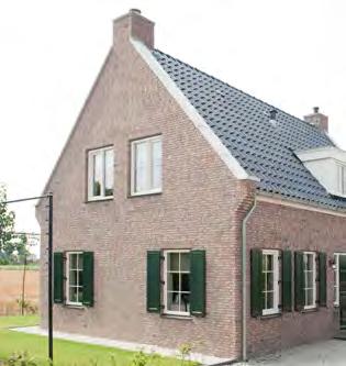 achter de achtergevel van de woning waar tot op de perceelgrens gebouwd mag worden. De goothoogte van bijgebouwen en aan- en uitbouwen mag maximaal 3 m bedragen.