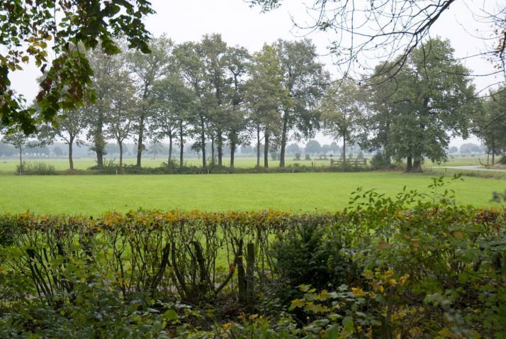 De Haarweg ligt in de driehoek Dalfsen, Lemelerveld en Heino, op enkele kilometers afstand van het laatste dorp. Vanaf Heino is de N35 de ontsluitingsweg naar Zwolle.