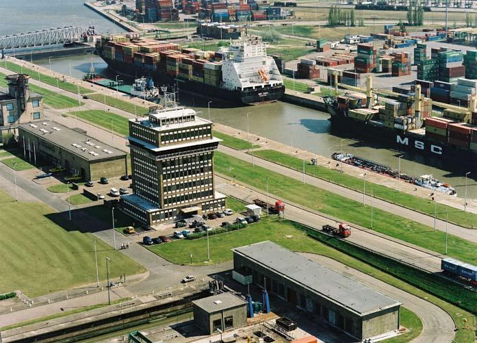 Ketenbenadering in de praktijk De bouw van het Antwerp Coordination Centre De voorbereidingen voor de bouw van het Antwerp Coordination Centre (ACC) in de Antwerpse haven zijn in volle gang.