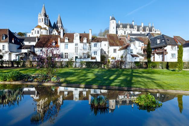 Dit is een waar toonbeeld van volmaakte architectuur met een perfecte harmonie van torens, carillons en