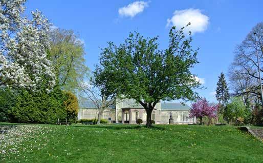 JAARVERSLAG 2012 van de nog steeds bijzondere botanische en cultuurhistorische waarden. Deze gids beschrijft beiden en past de beschrijvingen bij elke nieuwe druk aan de veranderingen aan.