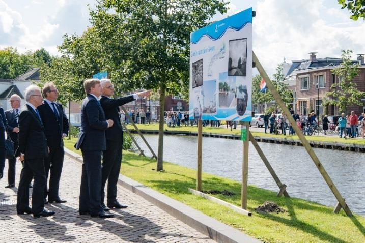 BLAUWE AS Blauwe As geopend! In het bijzijn van duizenden Assenaren opende Zijne Majesteit Koning Willem Alexander op vrijdag 15 september de Blauwe As.