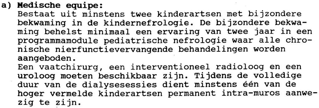 b) 2. Il Programmakenmerken a) Medische equipe: Bestaat uit minstens twee kinderartsen met bijzondere bekwaming in de kindernefrologie.