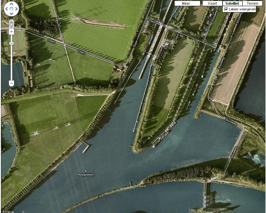sluis Heel sluis Linne 3 steigers steiger deurenbergplaats kegelsteiger stuw Zuidelijke voorhaven sluis Heel en sluis Linne (Google Maps) sluis Roermond De enkele sluis te Roermond brengt de schepen,