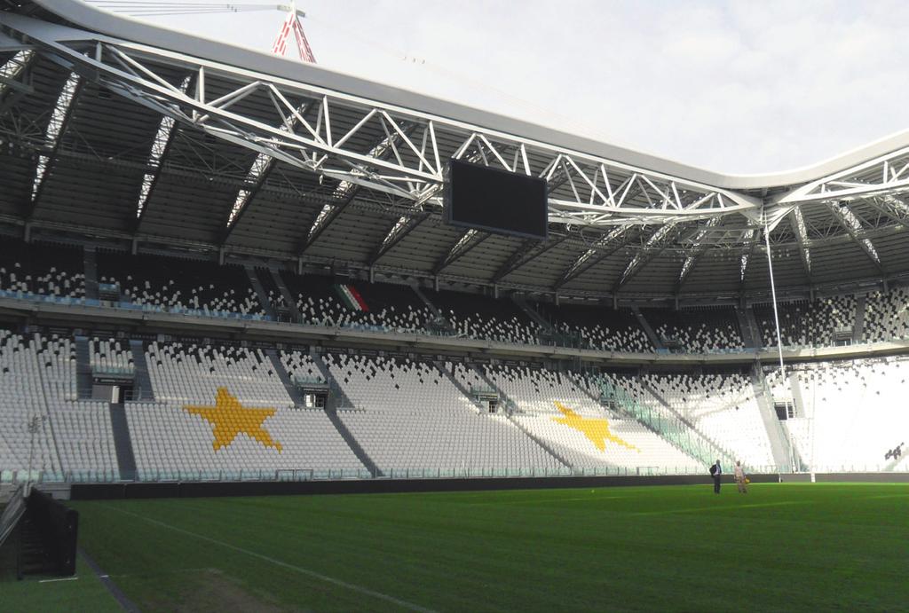 Kaart: Vervoer: Juventus en Grande Torino twee tot de verbeelding sprekende voetbalclubs A 9 en ten noorden van C 1, oriëntatiekaartje: blz. 72 Metro halte Bernini en overstappen op lijn 9.