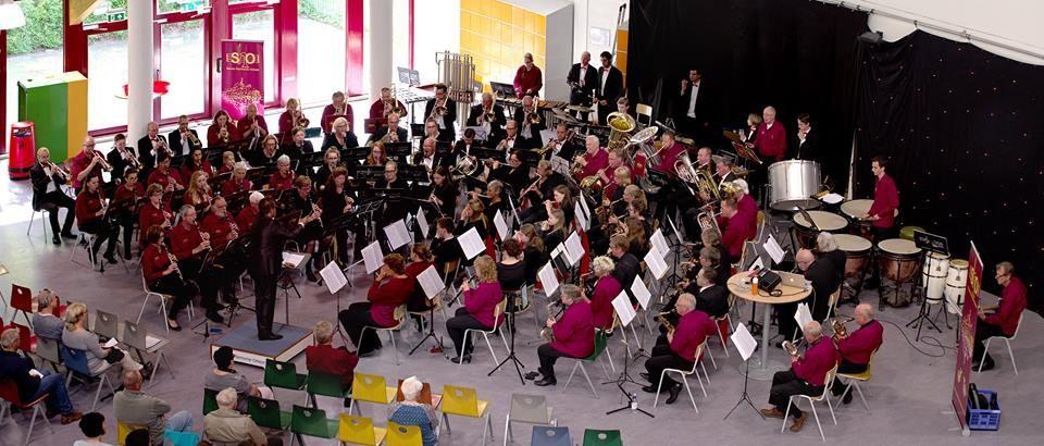 Dodenherdenking Traditie getrouw was Harmonie orkest Excelsior aanwezig bij de dodenherdenking.