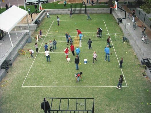 ESBEEK BEZOEKT OTTERSUM Ottersum is het centrum van de wereld. Dat vinden althans de mensen van Stichting DAG (Dorps Ambitie Groep).