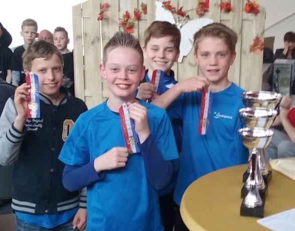 Damtoernooi Mika, Bart, Jesse en Tim hebben meegedaan aan het damtoernooi van Noord-Nederland.