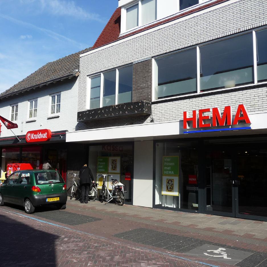 Supermarkten vormen de basis van het aanbod Warenhuis Hema is belangrijke trekker in Tubbergen Figuur 4 Winkelaanbod in centrum Tubbergen en in centra van kernen van gelijke omvang (in