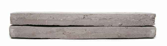 Gesmoorde stenen Eigenzinnigheid troef: door een speciaal smoorproces krijgen de stenen een unieke grijstint.