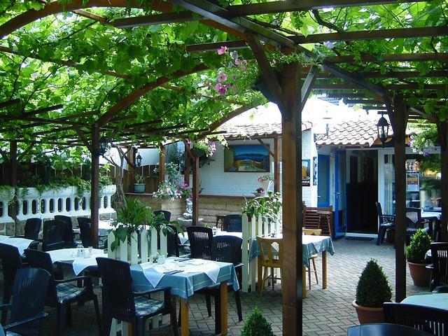 Grieks specialiteiten restaurant PAROS Houtstraat 13