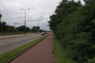 Zowel aan de Herven als aan de Zandzuigerstraat toont de begraafplaats zich als een anoniem bosje. In het bosje staat een goedkoop en inmiddels roestig hekwerk.