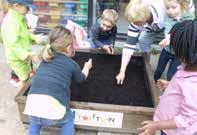Daarnaast is het uiteraard bijzonder educatief voor de kinderen om meer te weten over het kweken van groenten en kruiden en hoe ze hun eigen moestuin of schooltuin kunnen verzorgen.