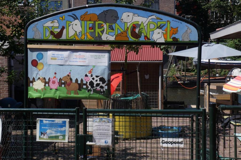 4 Veilig en sociaal Kinderboerderij De Dierencapel, Bickerseiland (Foto stadsdeel Centrum) 4.