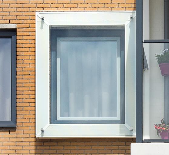 Een groot voordeel van SilentAir schermen is dat het achter-liggende raam gewoon open kan. Op die manier is natuurlijk ventileren en spuien mogelijk op locaties met een hoge geluidsbelasting.