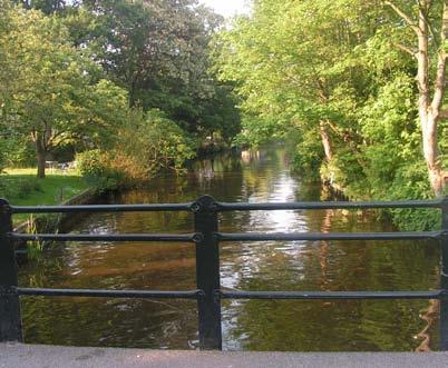 Hoewel de Murk door de kern het dorp loopt (5), is het water slechts op enkele plekken zichtbaar en beleefbaar.