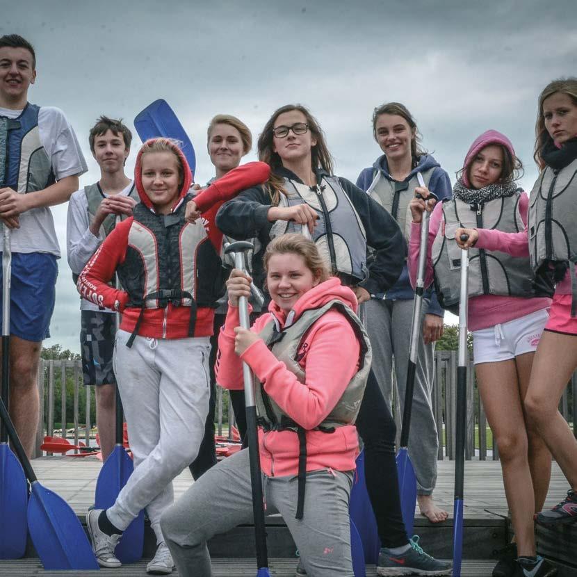 8. Sportieve school Vrij sporten Interscolaire competities Sportdagen Skireis Tijdens de middagpauzes kan je vrij sporten op de nieuwe sportterreinen voor blok negen maar er worden ook competities