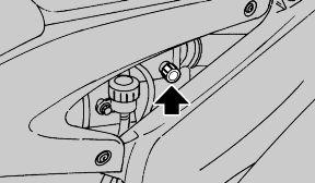 4 Maintenance / 4 Onderhoud 04_29 Idle adjustment (04_29) Adjust idle speed whenever it is not regular.