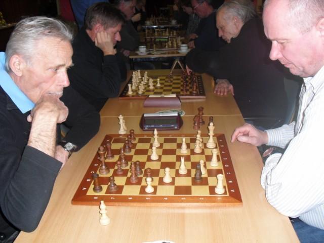 Jacques is het schaken nog niet verleerd. Groep zes werd overtuigend gewonnen door routinier Dick Verwaart met 3 ui 3.