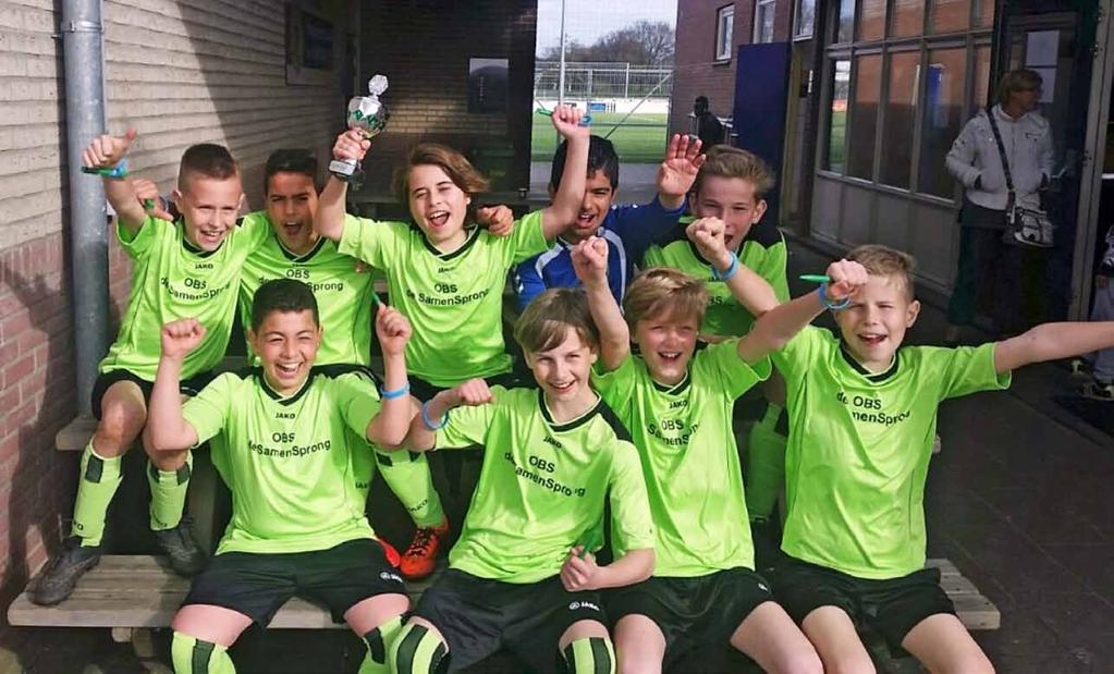 kijk op west pagina 6 - juni 2017 SamenSprong succesvol bij schoolvoetbaltoernooi Het schoolvoetbal is een jaarlijks hoogtepunt voor de groepen 7 en 8 van de scholen in Steenwijk.